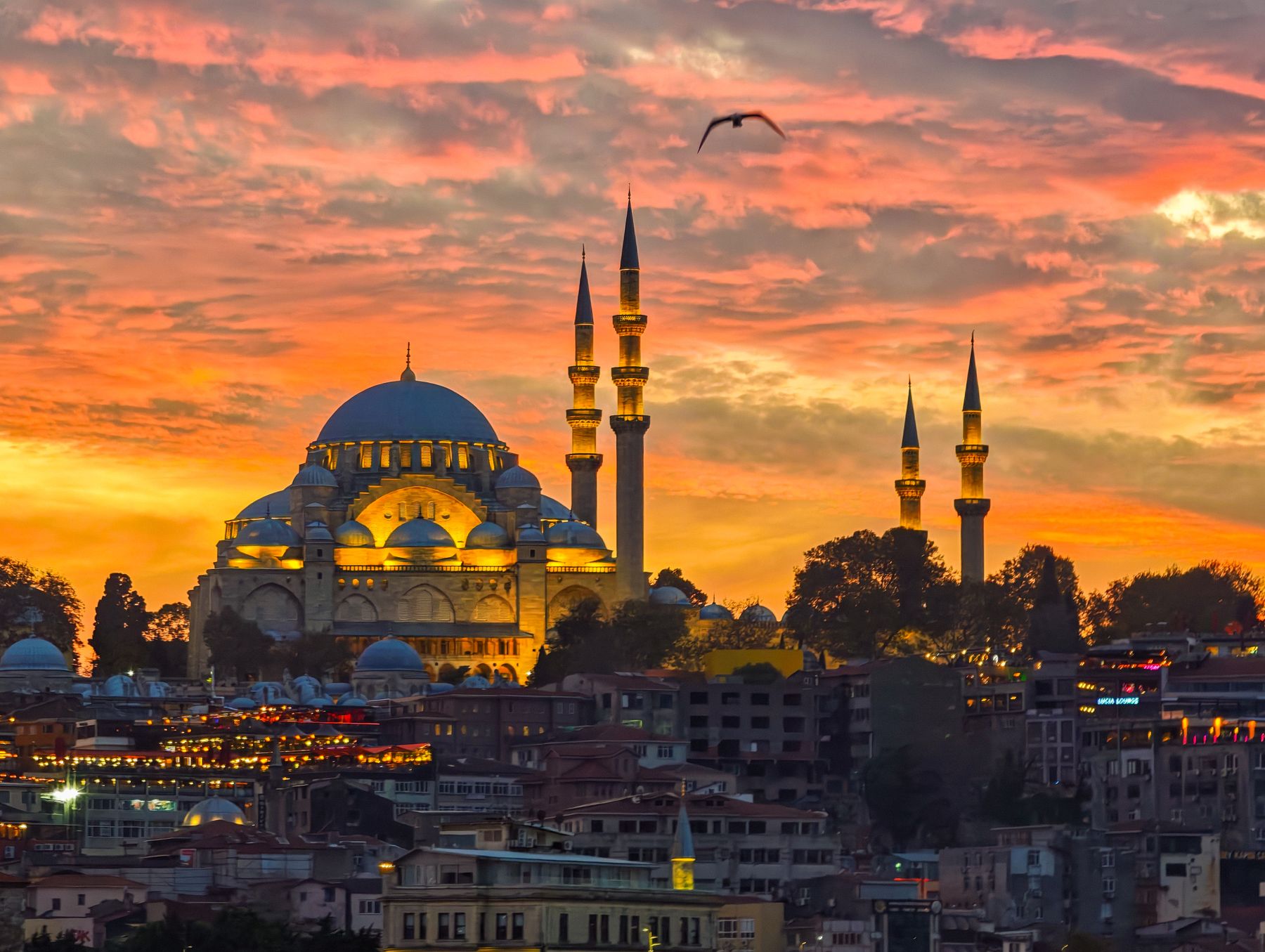 Mesquita de Süleymaniye ao pôr do sol, em Istambul